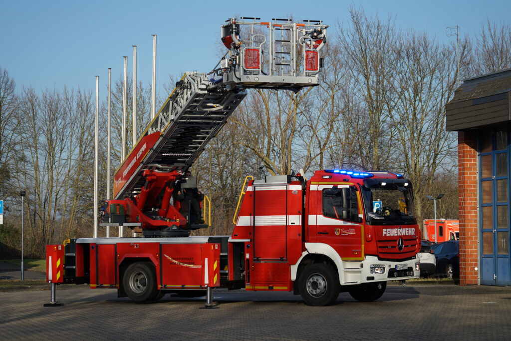 Teleskopmastbühne 32